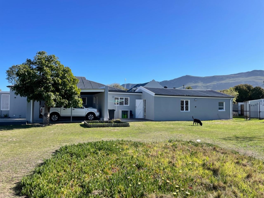 3 Bedroom Property for Sale in Sandbaai Western Cape